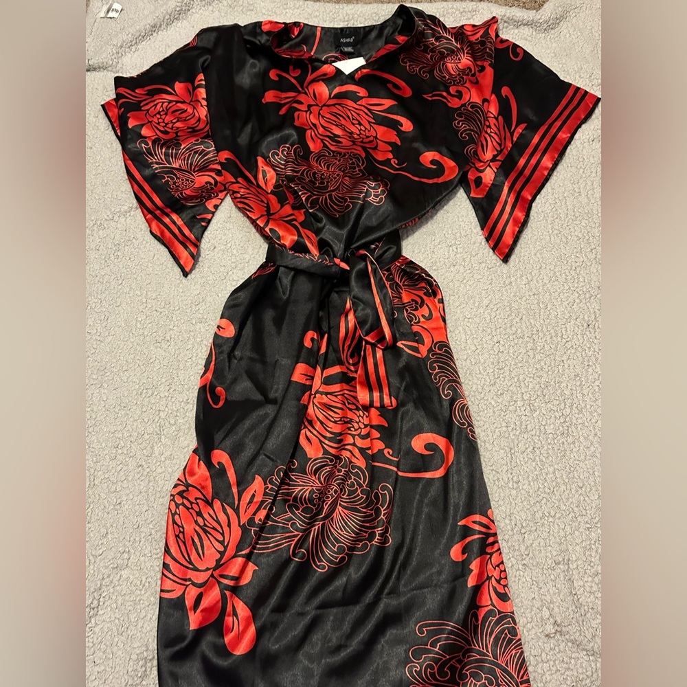 Black and Red Floral Kimono Robe
